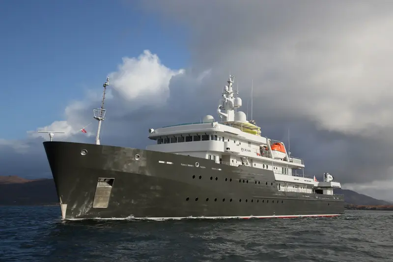 Yersin yacht