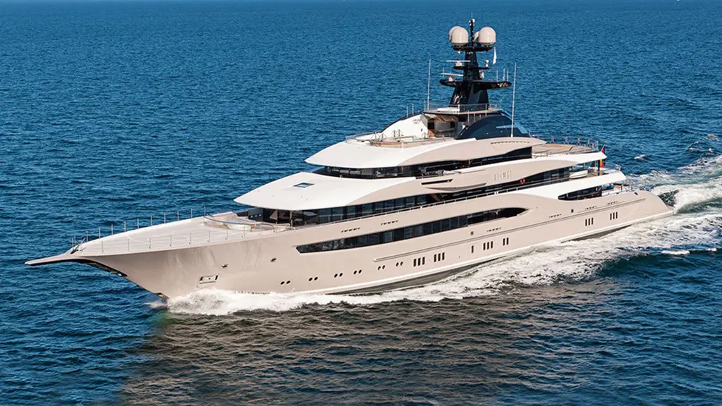 Whisper under way, side view of the full 95 m profile