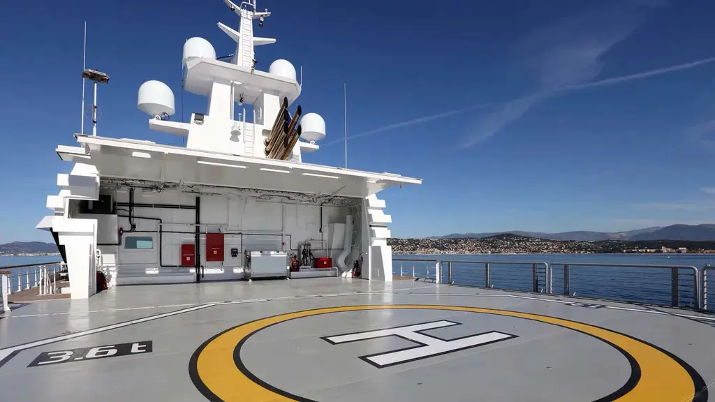 Helicopter landing pad on Andromeda's upper deck, with the hangar opening under the mast