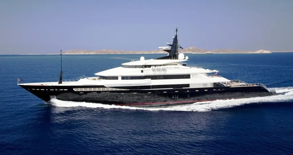 Alfa Nero underway, side view of the black hull and white superstructure