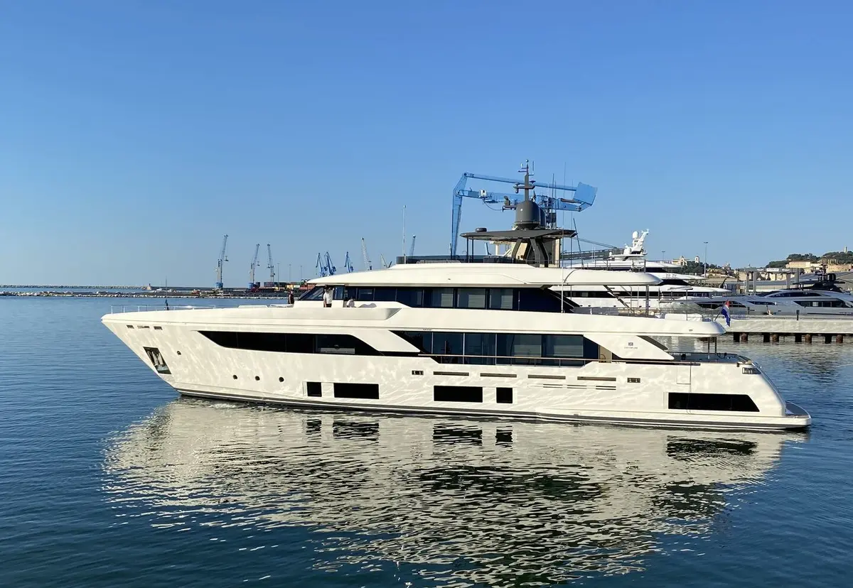 Line Roma Custom Line ROMA VII - Yacht Profile & Specifications