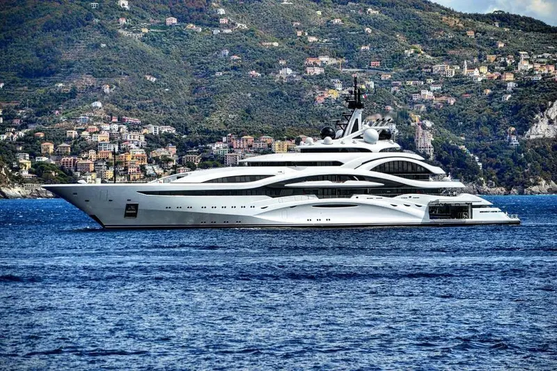 Al Lusail yacht