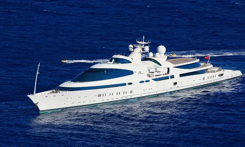 Yas yacht