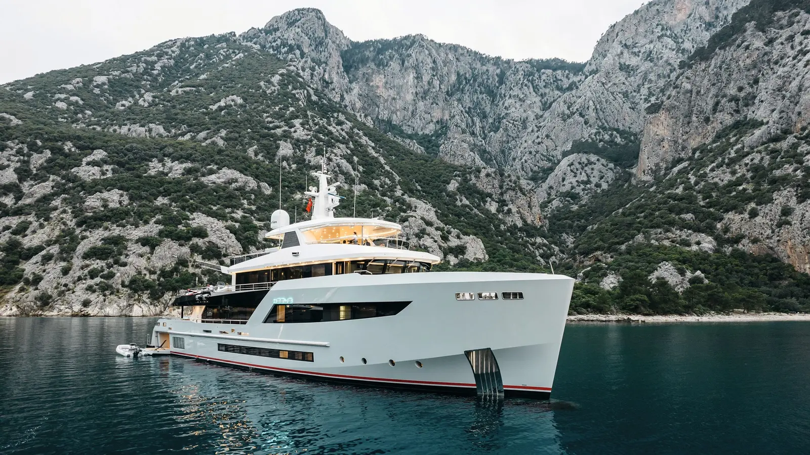 Heeus, 44.2 m yacht built by Bering Yachts